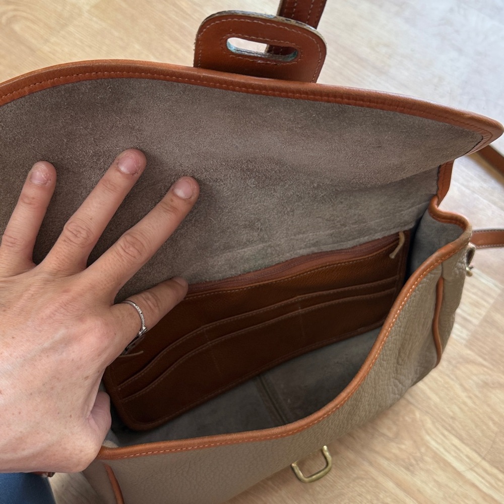 Dooney & Burke Vintage Taupe Pebbled Leather Crossbody Bag w/ Matching Wallet - Picture 9 of 10